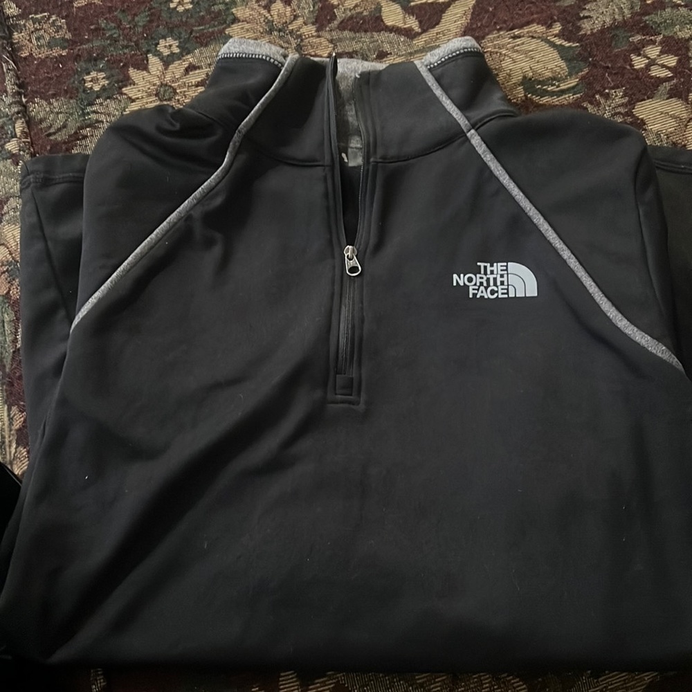 Size small/medium north face pullover